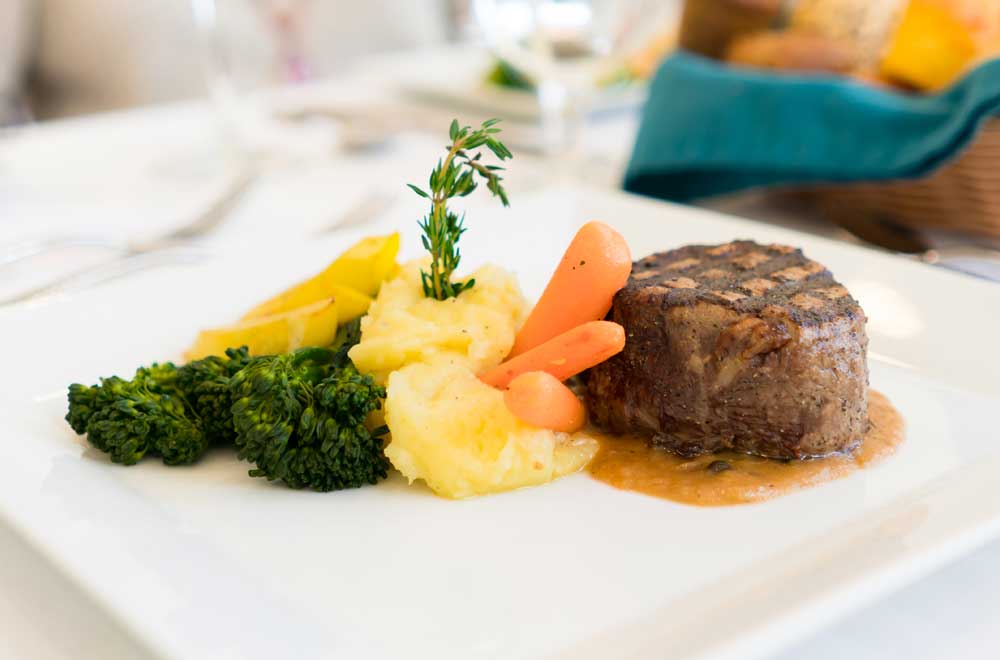 Luxury senior living dining